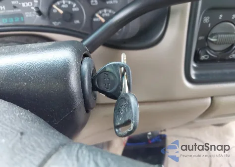 2002 Chevrolet Silverado 1500 Ls z USA, uszkodzony, nr VIN 1GCEC19V02Z213790